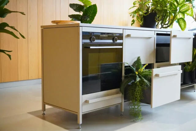 Ontdek de rust en functionaliteit van een minimalistische keuken