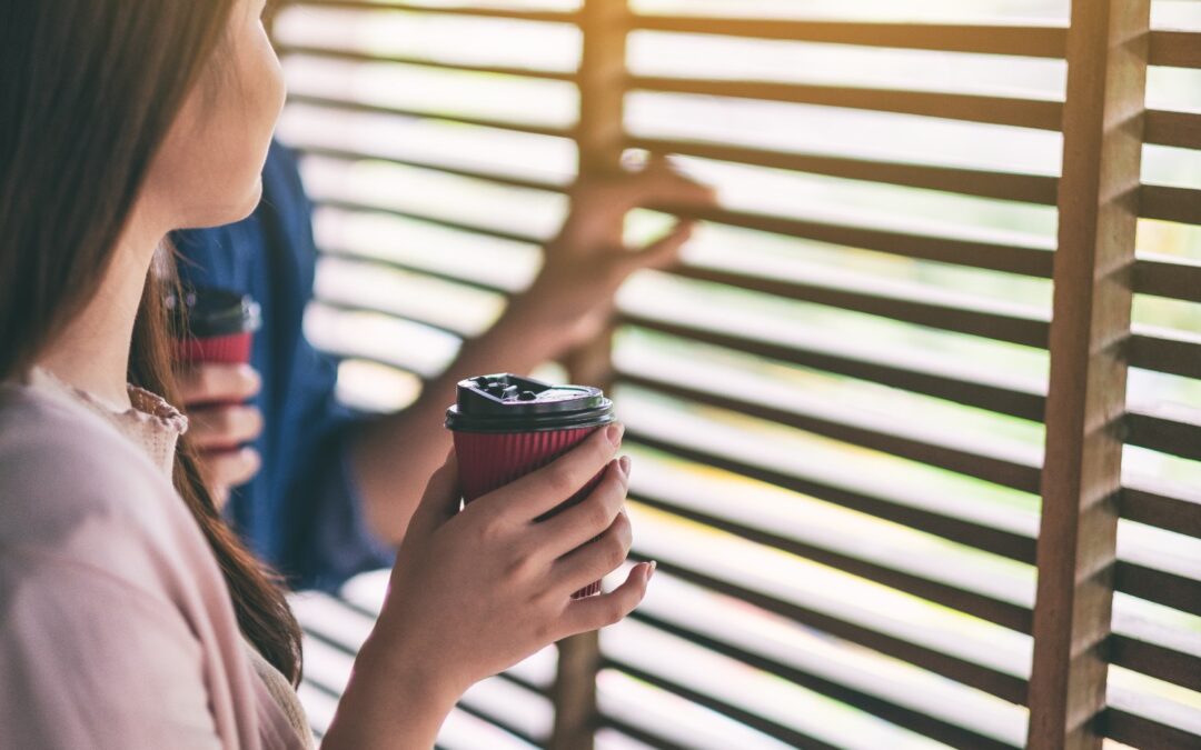 Hoe op maat gemaakte zonwering je huis koel houdt